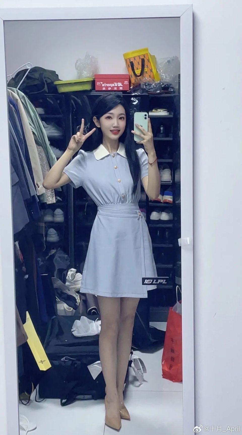 美女大学生十月回来了,洋溢青春的气息