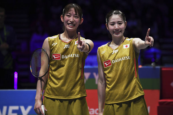 不留遗憾只想赢！日本最美女双，直落2盘晋级世锦赛8强