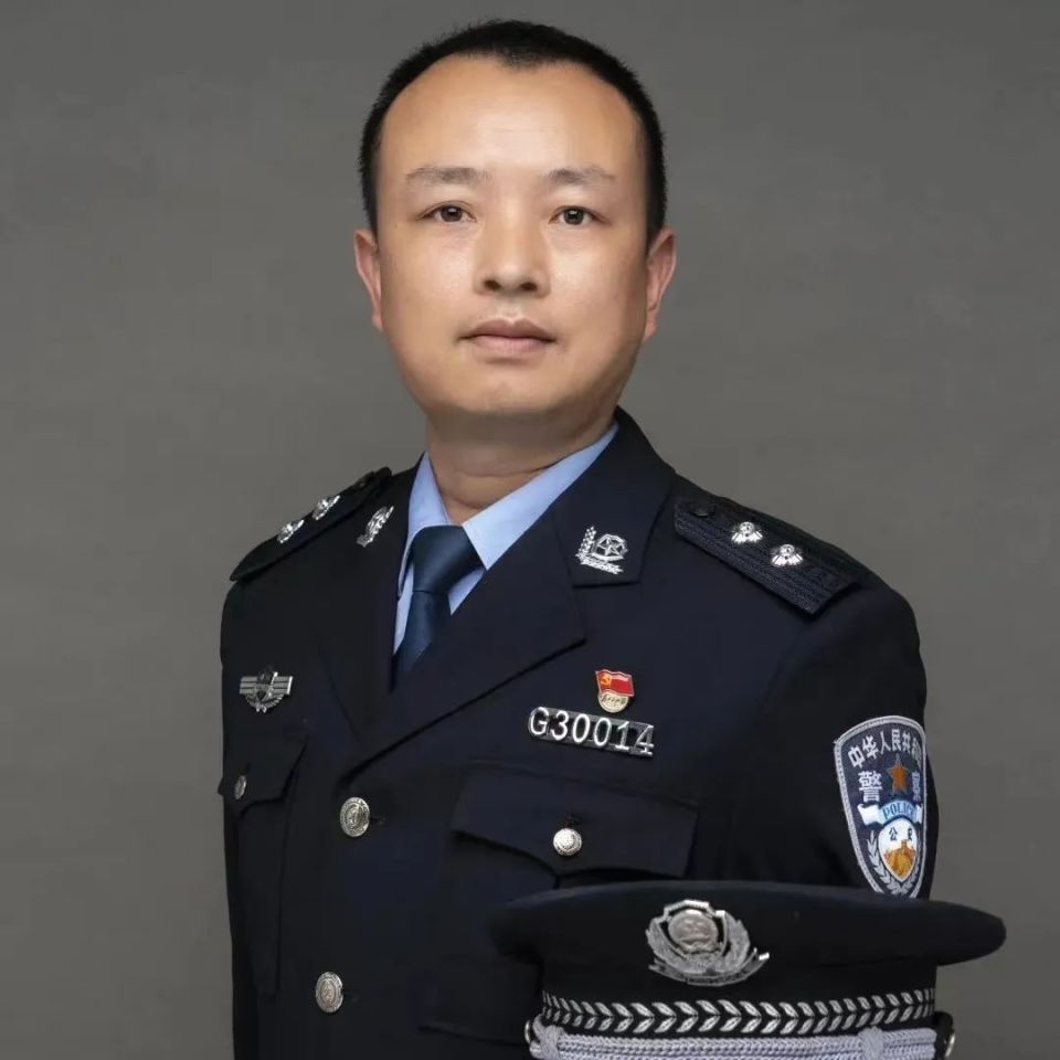 "人间仙境"里的最美辅警丨最是风雪映初心,热血融冰护平安