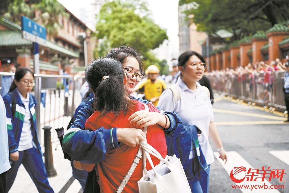 文灿 孙唯 陈亮 秦小杰 实习生 陈艺铭 罗钰涵 孙海婷 吴东飞 张梓欣