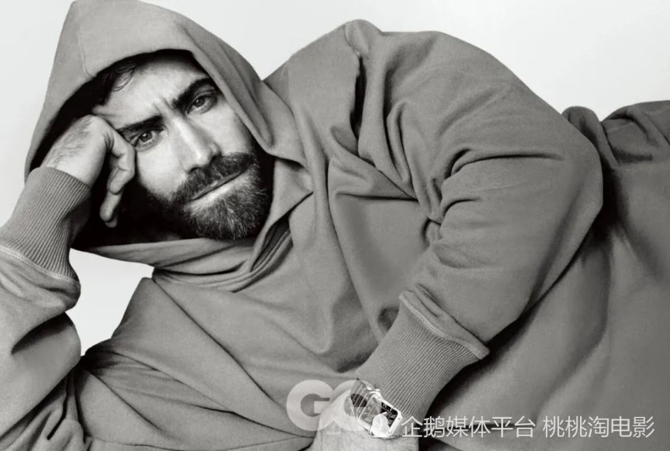男星杰克·吉伦哈尔《gq》封面大片,碧蓝双眸浓密胡茬展熟男魅力_腾讯
