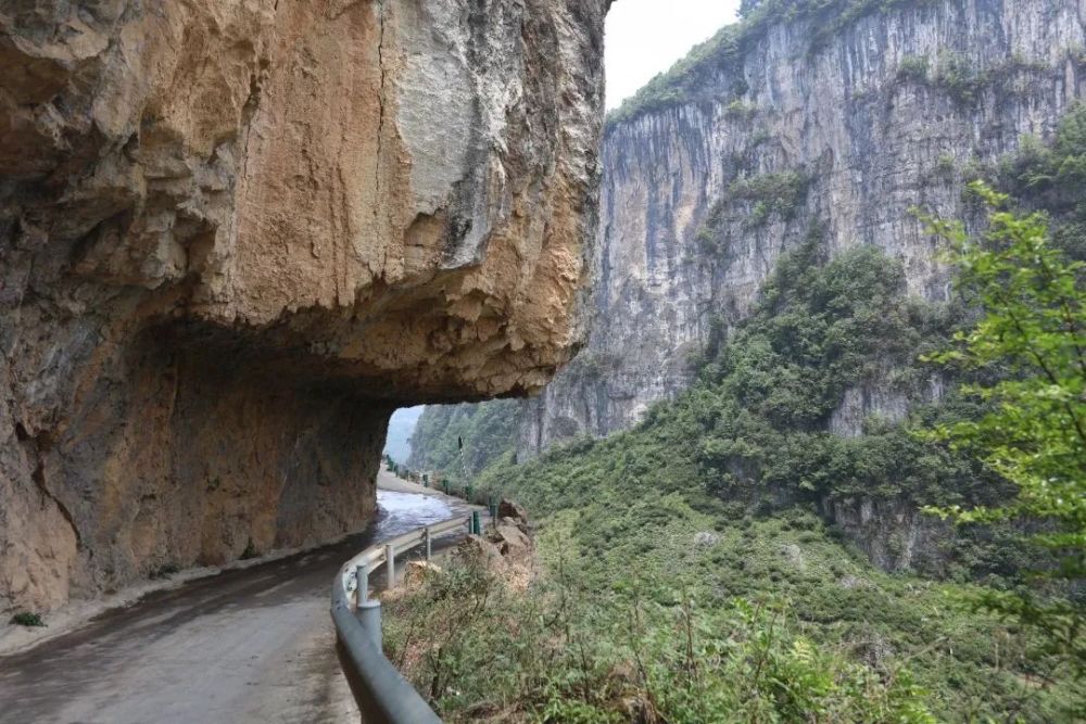 毕节挂壁公路图片