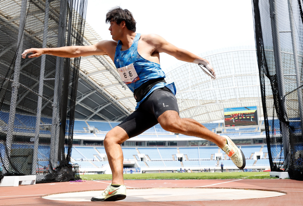 (体育)田径——全国冠军赛:阿卜杜艾尼·图尔贡获得男子铁饼冠军-腾讯