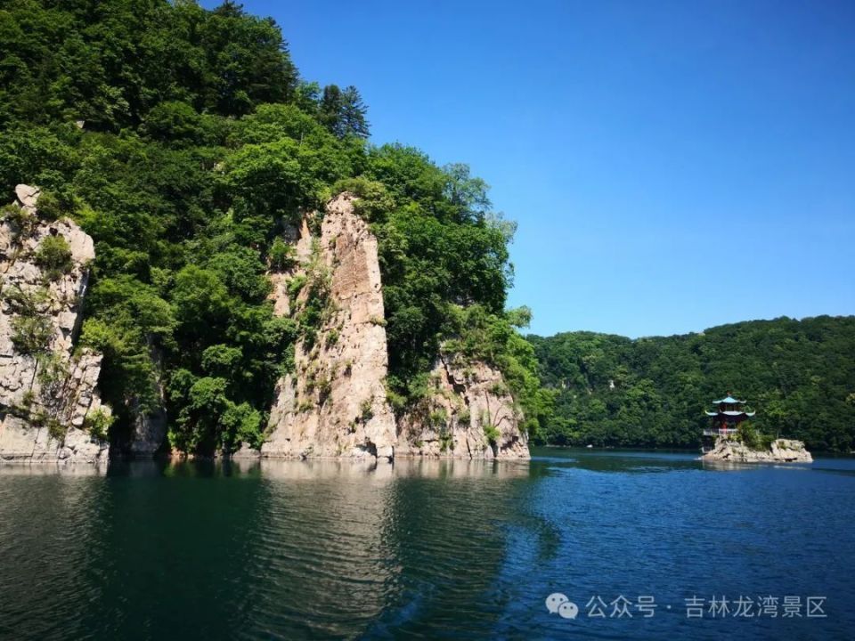 三角龙湾是当地人心目中的圣水龙湾.