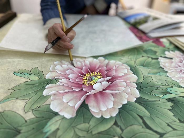 进博上的好品山东 | 巨野工笔牡丹画:小笔触绘出大视野