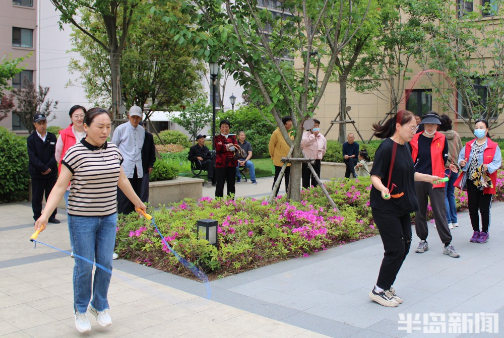 运动会设置了乒乓球,象棋,扑克,拔河,1分钟跳绳,双人绑腿跑,单人运球