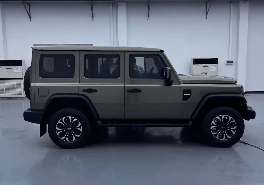 2024款"老北京212"高清实拍!配2.0t东安动力采埃孚8at