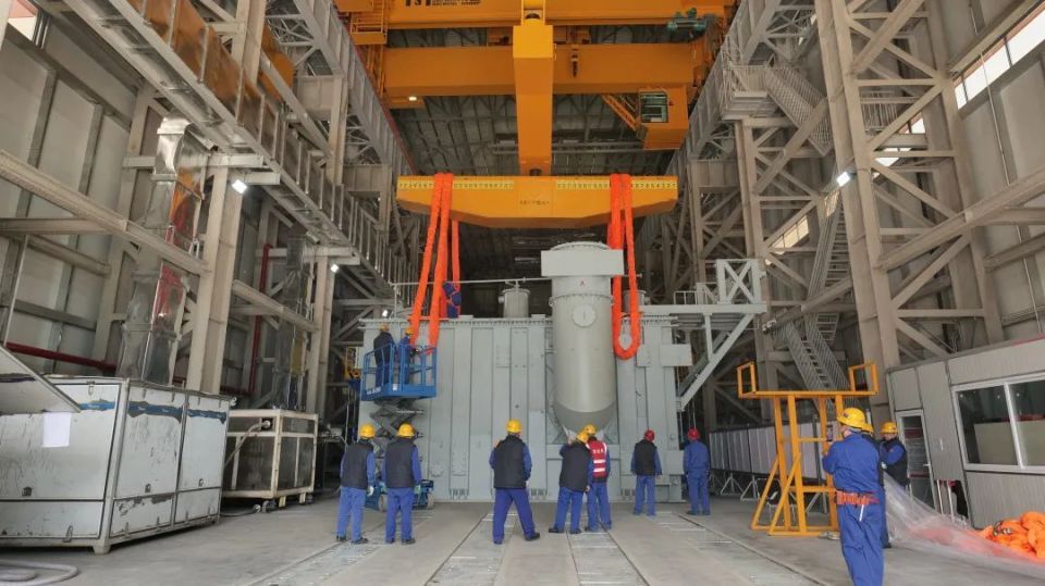 370吨高海拔特高压解体变压器在康定市完成现场组装_腾讯新闻