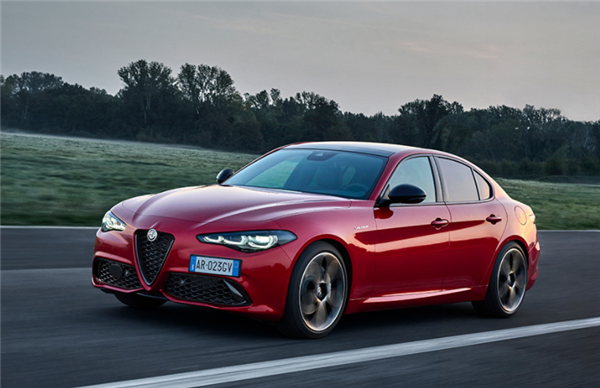 全新阿尔法·罗密欧朱丽叶上市!售35.98万元起 买它还是宝马3系?