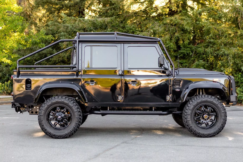 地表最强越野车!路虎卫士皮卡实拍,搭6.2l v8发动机