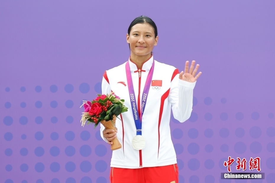 (杭州亚运会)中国选手李玉娟获得滑板项目女子碗池银牌_腾讯新闻