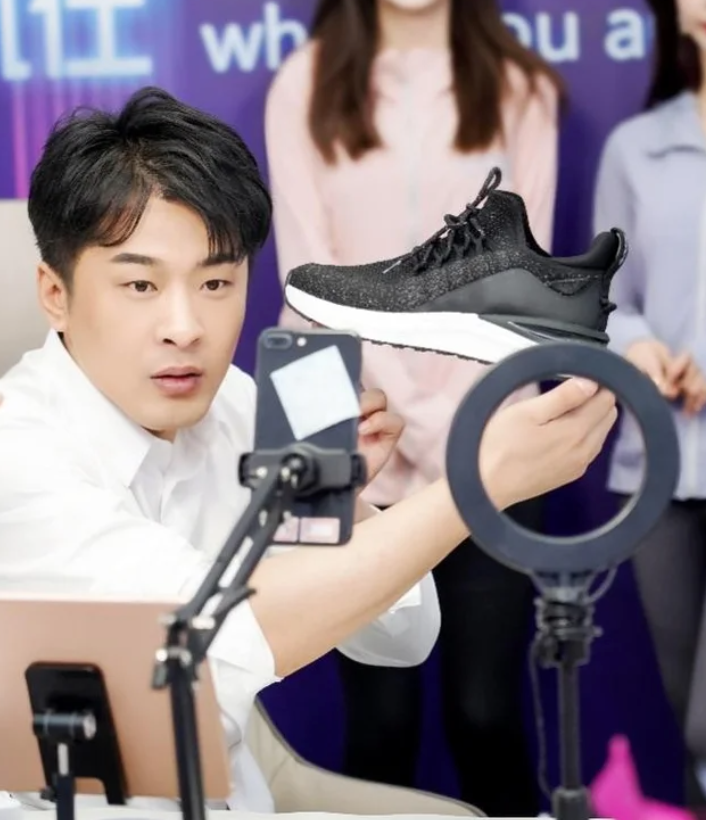 快手头部主播辛巴来杭州?潮新闻记者去核实了_腾讯新闻