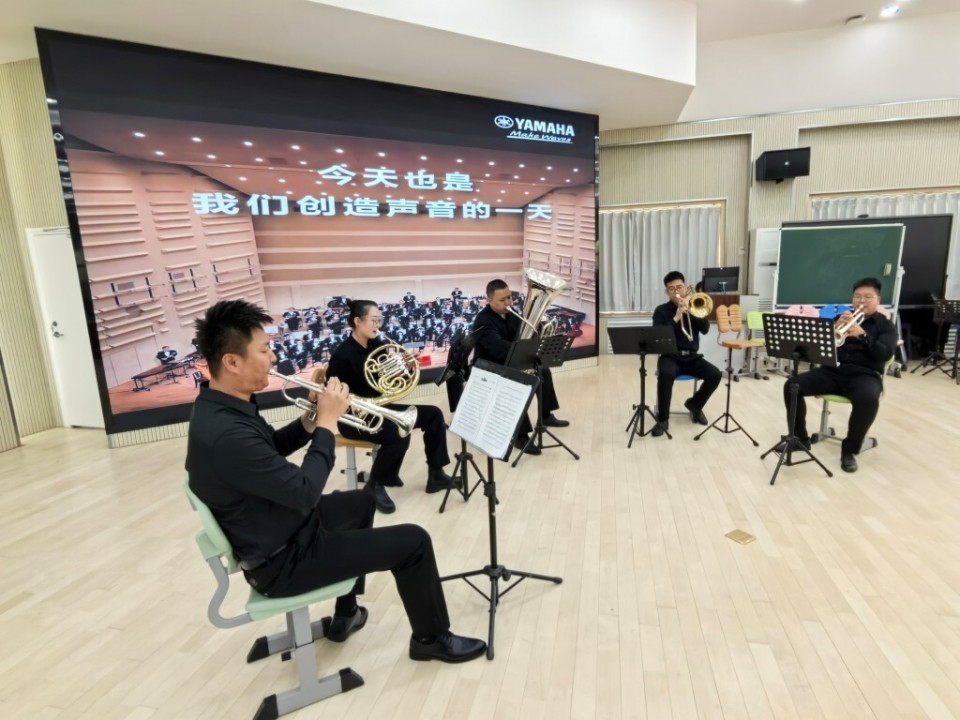 晨悦枫情 火热嘉园 青岛嘉峪关学校进行管乐艺术进校园活动