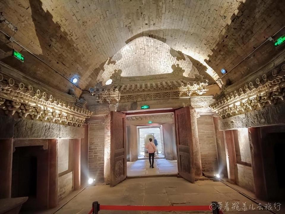 实拍成都明蜀王陵地宫,奢华精美堪比十三陵,但却有一点令人可惜_腾讯