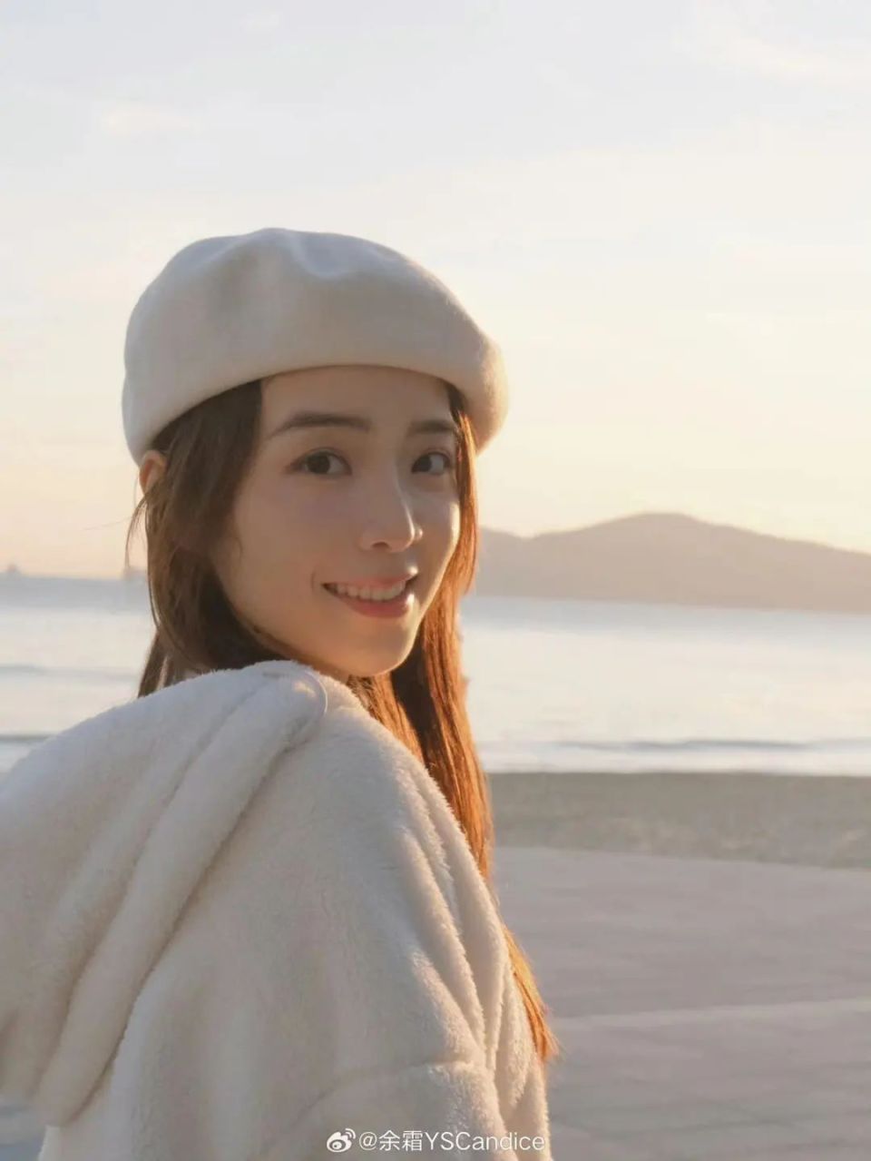 最佳解说主持余霜获奖王多多却没有获奖引发网友热议