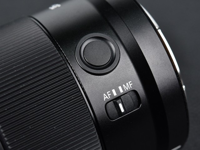 永诺yn35mm f2z df dsm评测:1799元国产全画幅自动对焦镜头_腾讯新闻