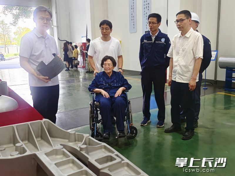 致敬！中南大学90岁院士钟掘荣获“七一勋章”_腾讯新闻