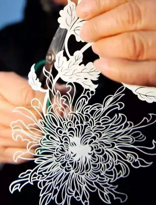 扬州剪纸:一把骨笔,行云流水,剪出南方风韵_腾讯新闻