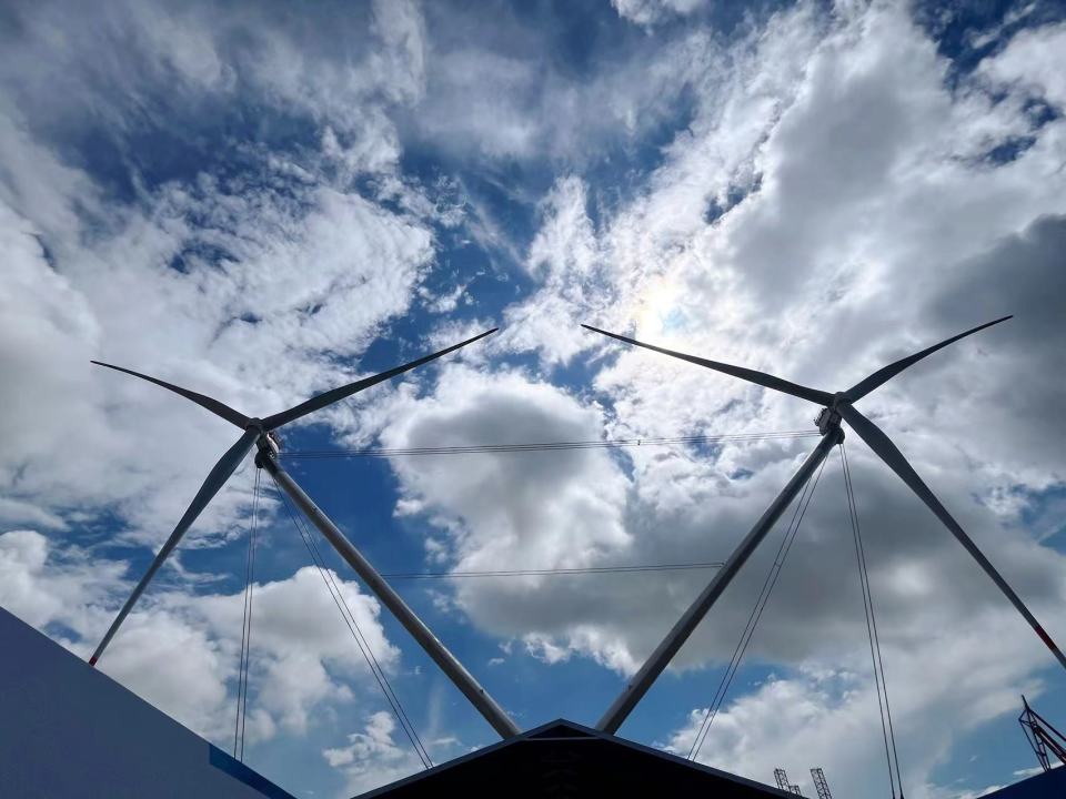 扫风面积达七个足球场,这台孪生风机"漂"在海上