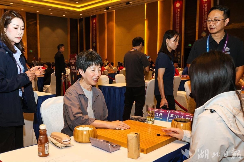 "不老神话"芮乃伟第四次征战智运会_腾讯新闻