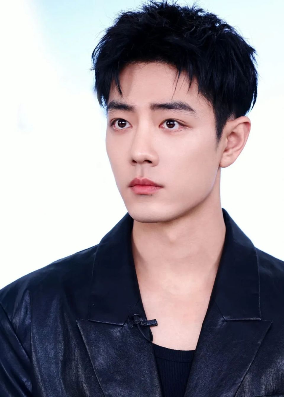 男星肖战活动写真