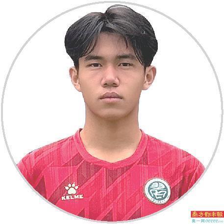 他们是来自翠园中学的高三18班林健伟,高三18班谢海博,高二17班周星辉