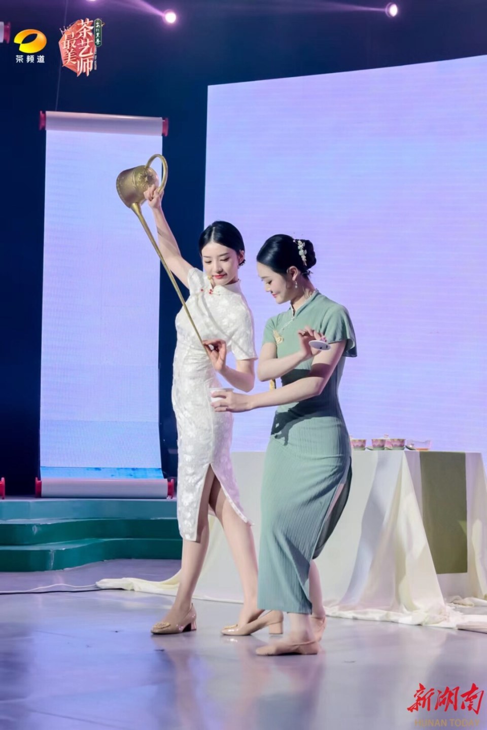 吴蔚卿获第六季《最美茶艺师》全国总冠军_腾讯新闻