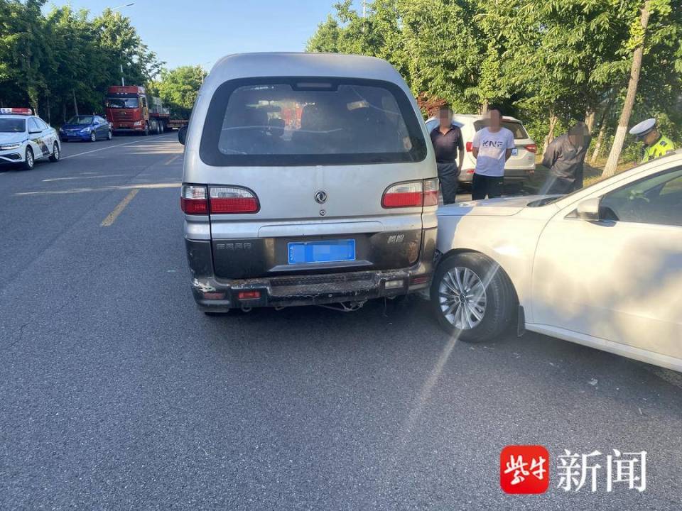 车辆起步疏于观察,撞了车粗心司机担全责