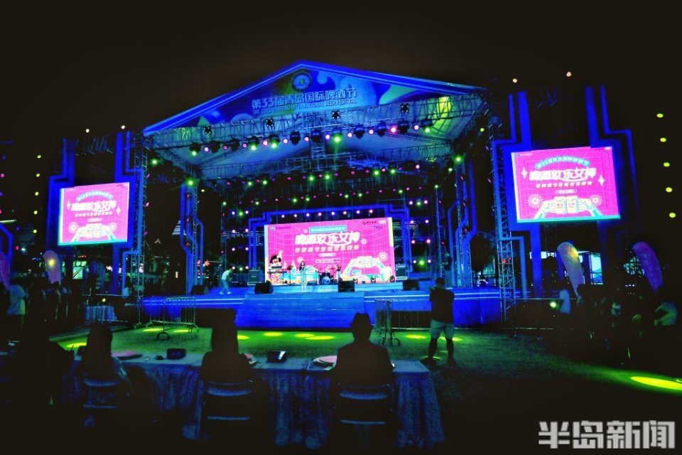 15位欢乐女神齐聚首场半决赛展现"欢乐"魅力