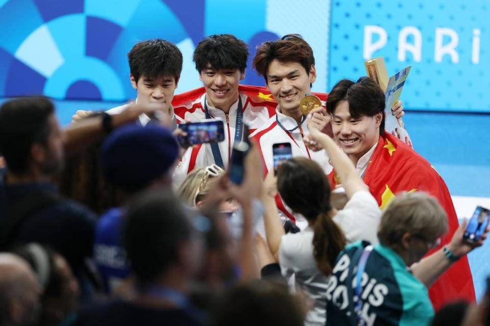 果然,潘展乐没有等未来的张展乐孙展乐来接班,直接就在4×100米混合泳