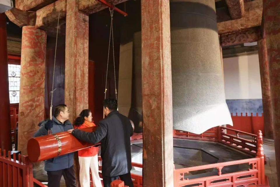 大钟寺的古钟有何来头，为何要在新年鸣钟“一百零八响”？_腾讯新闻