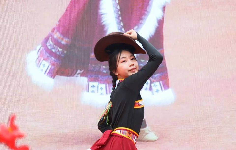 学生书画现场比赛一等奖获奖名单(绘画类)一等奖:805 潘椒芸  817 曾