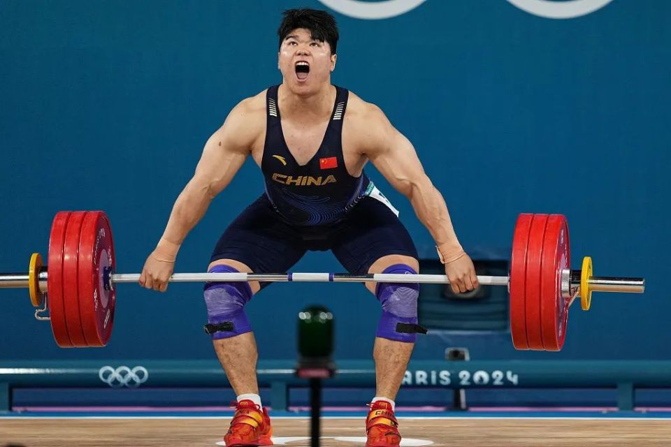 大力士刘焕华一"举"夺金!