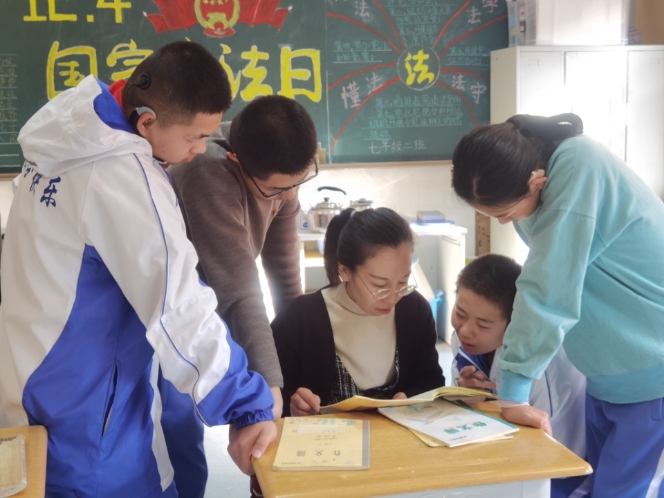 教师巾帼风采丨青岛市中心聋校米伟用爱与智慧点亮特殊教育之路