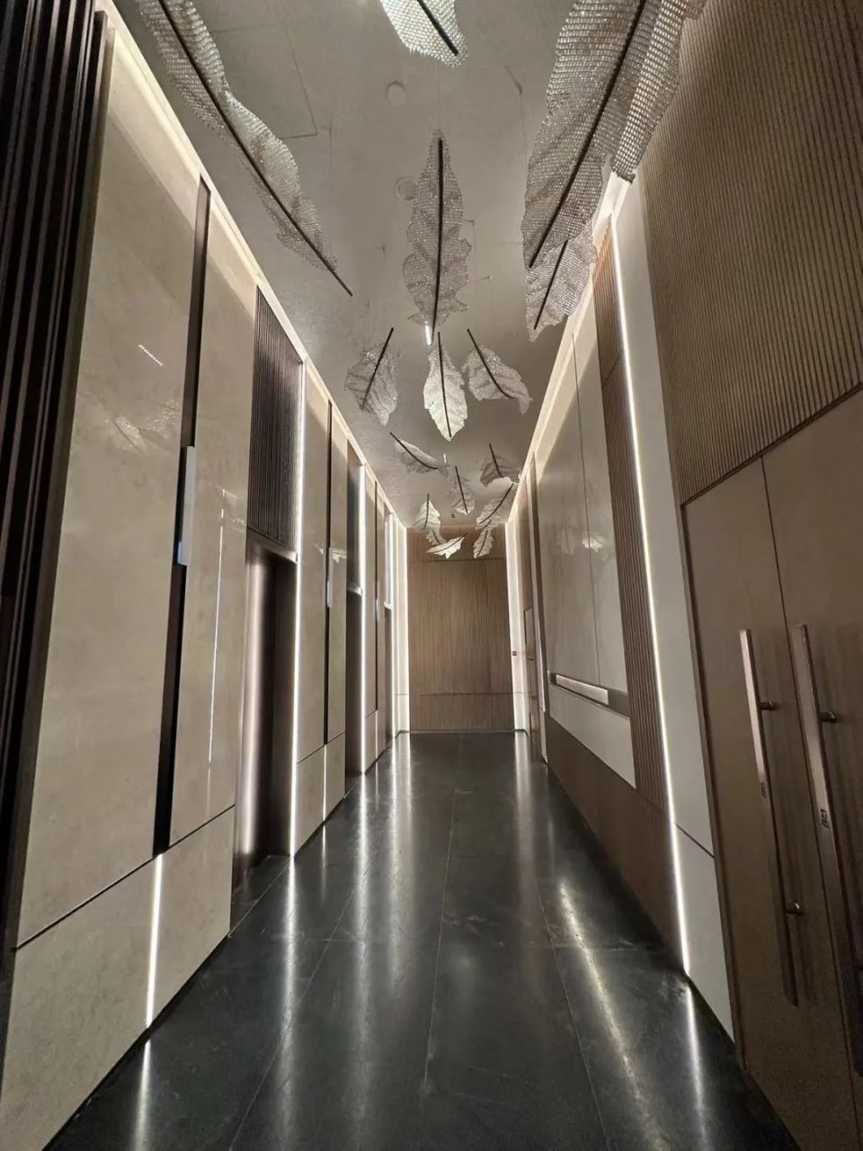 新世界·天馥a栋大堂当踏入项目 a 栋的大堂时,10.