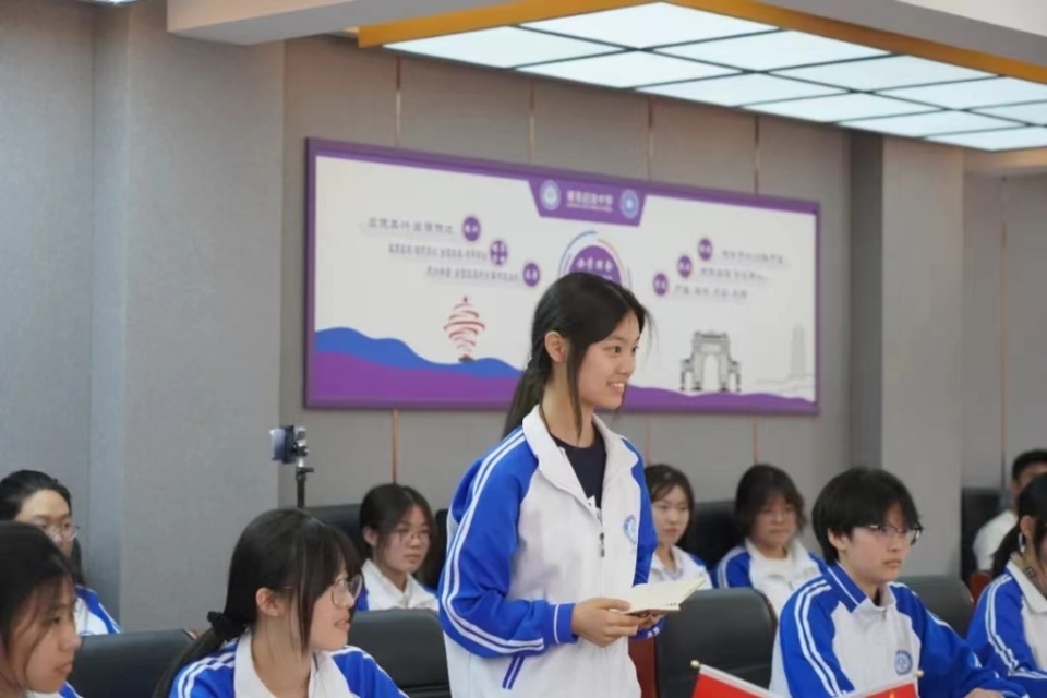 启迪青春共飞扬,国防教育传薪火!青岛启迪中学点燃师生强国梦