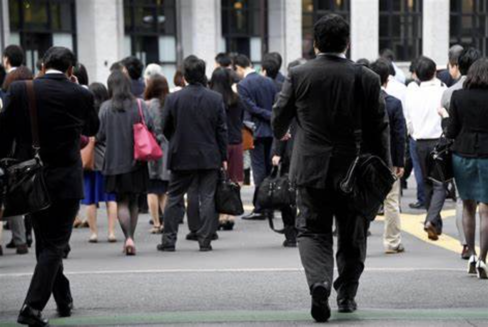 日本年轻人远离“铁饭碗”：全国仅14万人报考，加薪也不想当公务员腾讯新闻
