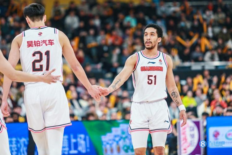 水哥稳沃特斯替补24分钟13中9高效贡献24分4板9助3断