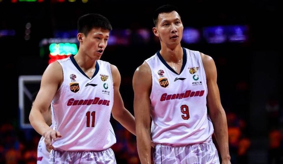 维护兄弟于嘉调侃周鹏赵睿旷工出席易建联退役阿联他们都受伤了