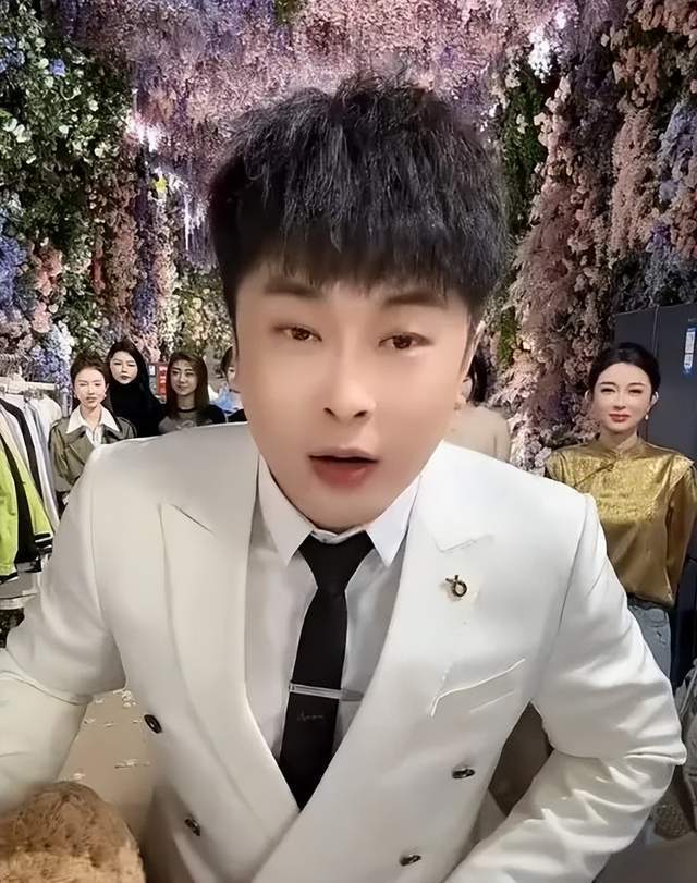 辛巴开年首战,一场直播卖了5.4亿_腾讯新闻