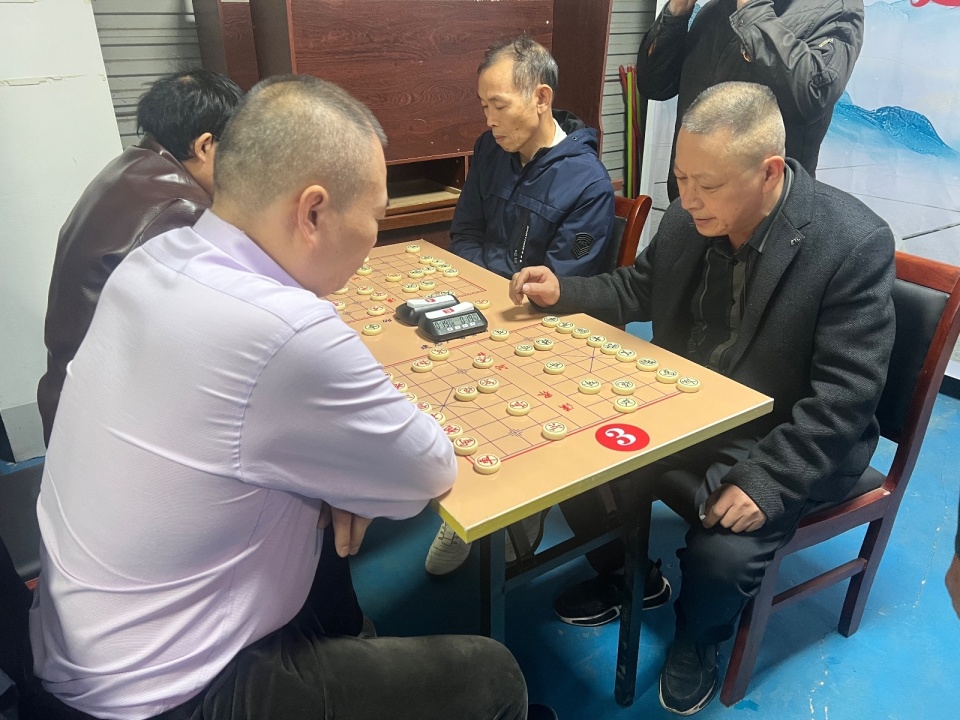 楚河汉界，“棋”乐融融——珠泉亭社区象棋友谊赛架起邻里连心桥