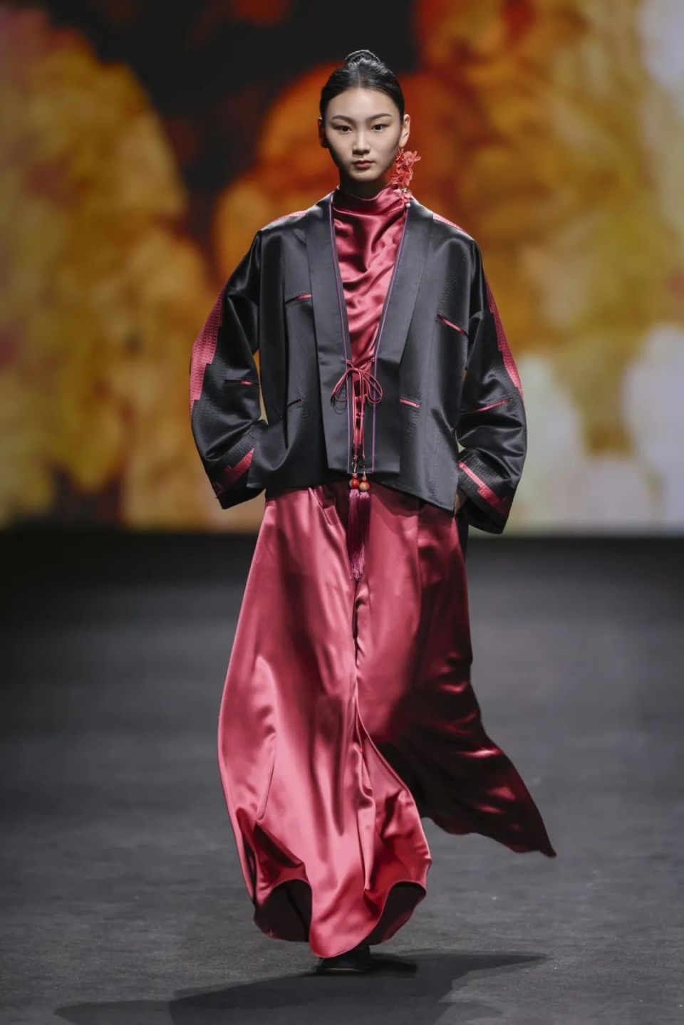 嘉定本土服装品牌三登上海时装周,演绎宋代服饰之美