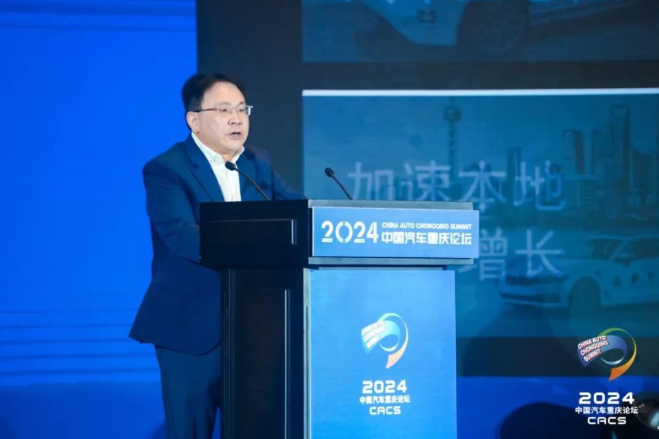 杨晓明指出,电气化和智能化是汽车行业不可阻挡的发展趋势.