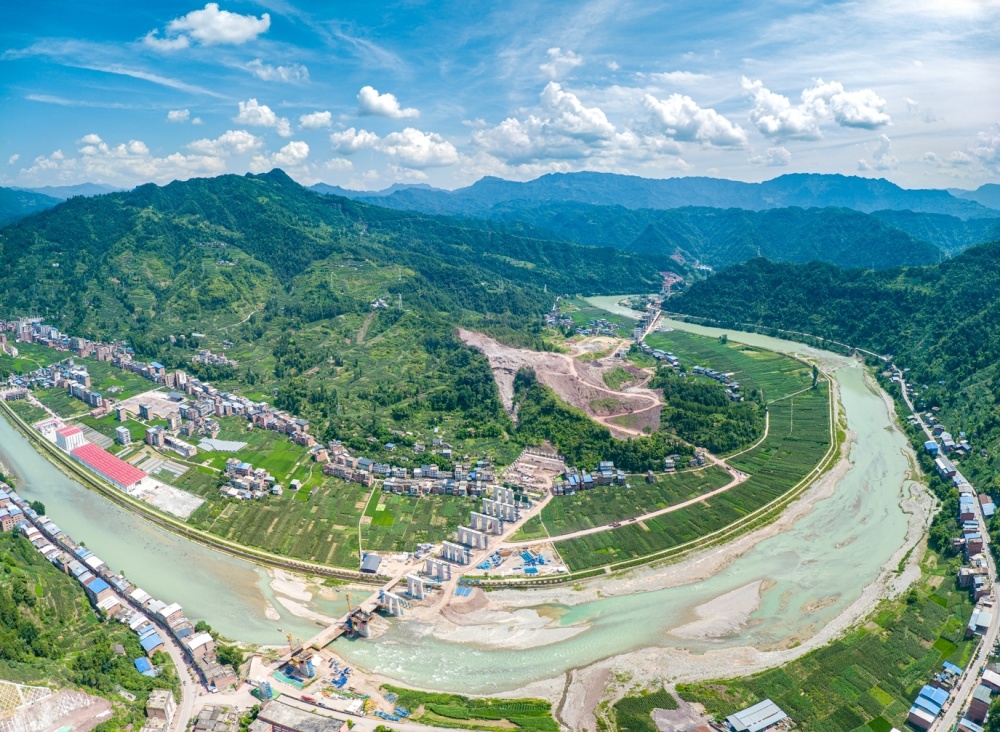 首个连续梁0号块浇筑完成 西渝高铁樊哙站1号六线特大桥进入上部结构