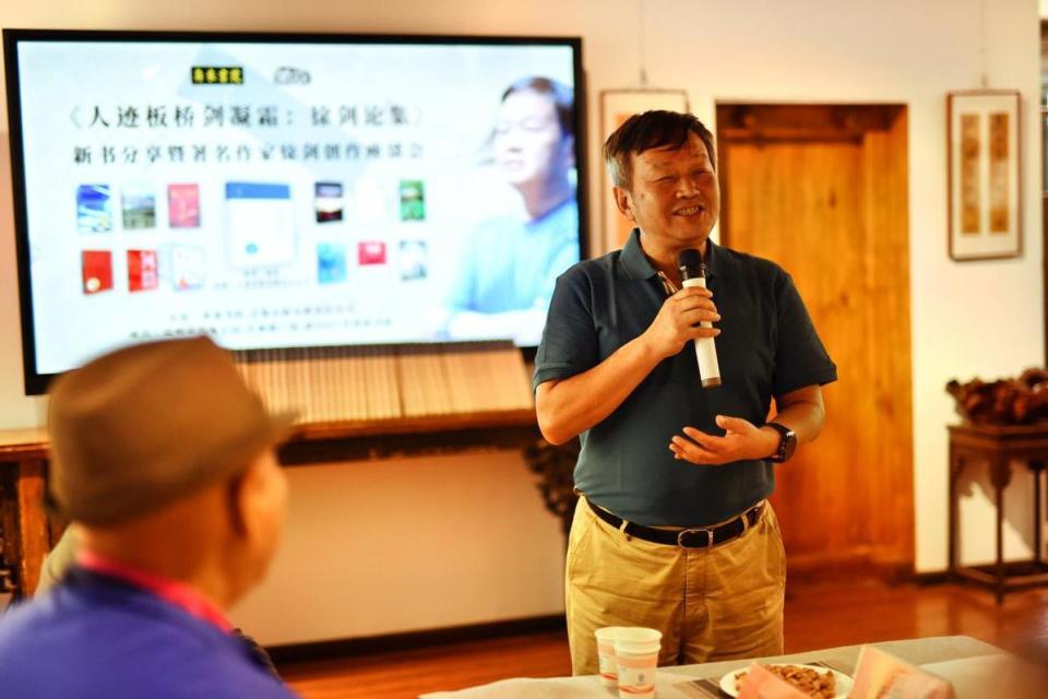 《人迹板桥剑凝霜：徐剑论集》 新书分享暨著名作家徐剑创作座谈会在昆明举行_腾讯新闻