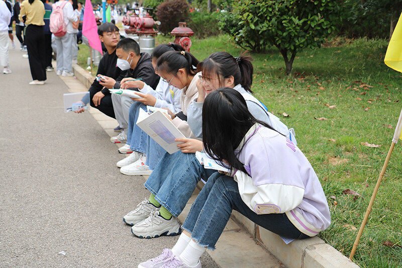 高考首日沾益区5134名考生奔赴考场_腾讯新闻