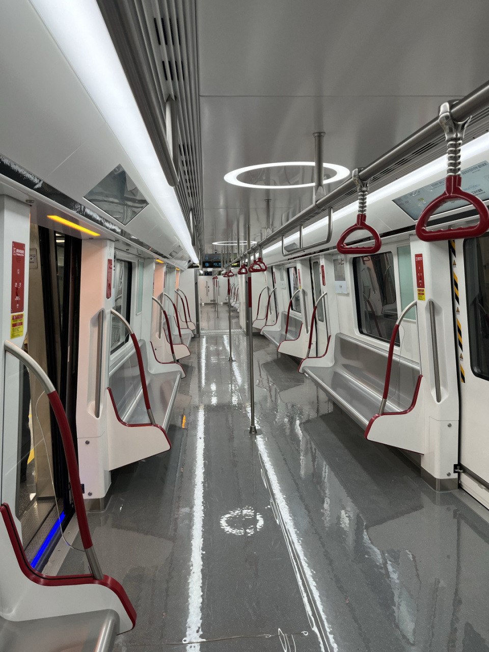 广州地铁十号线:五羊邨站采取临时站外换乘;全自动运行,全程约27分钟