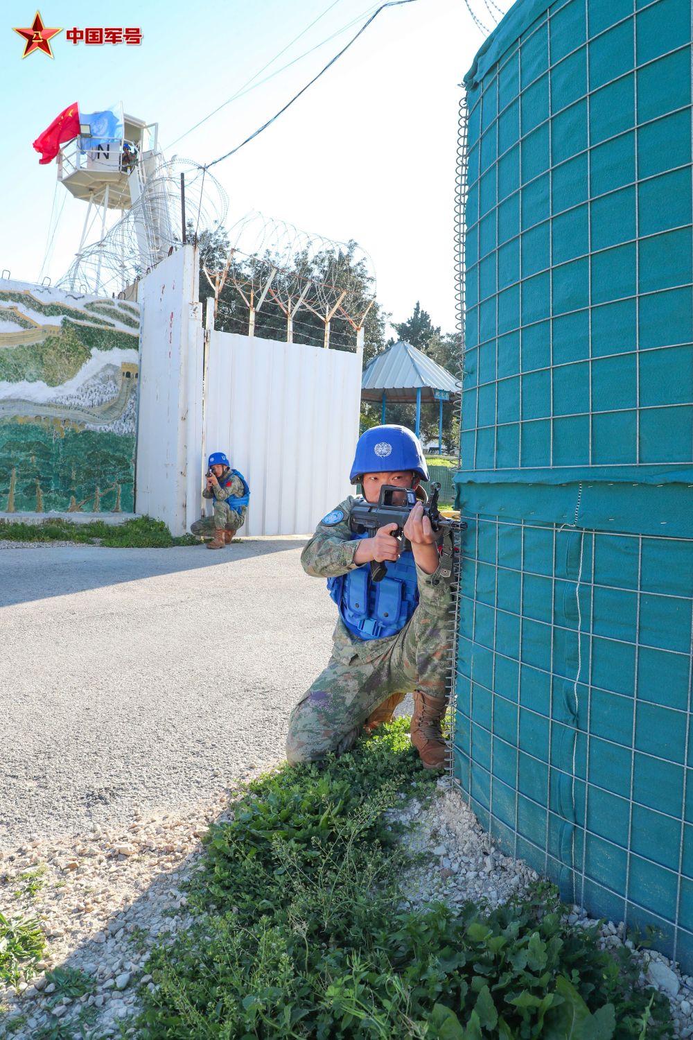 我第22批赴黎巴嫩维和部队多功能工兵分队组织营门应急演练