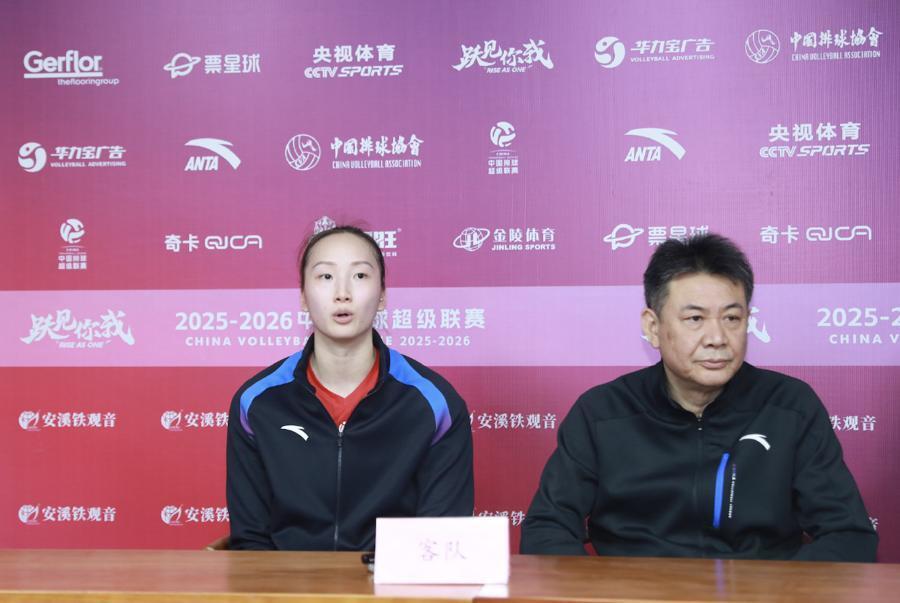 江苏女排为何被上海队横扫？蔡斌多俩外援如虎添翼，张籽瑄太嫩了_腾讯新闻