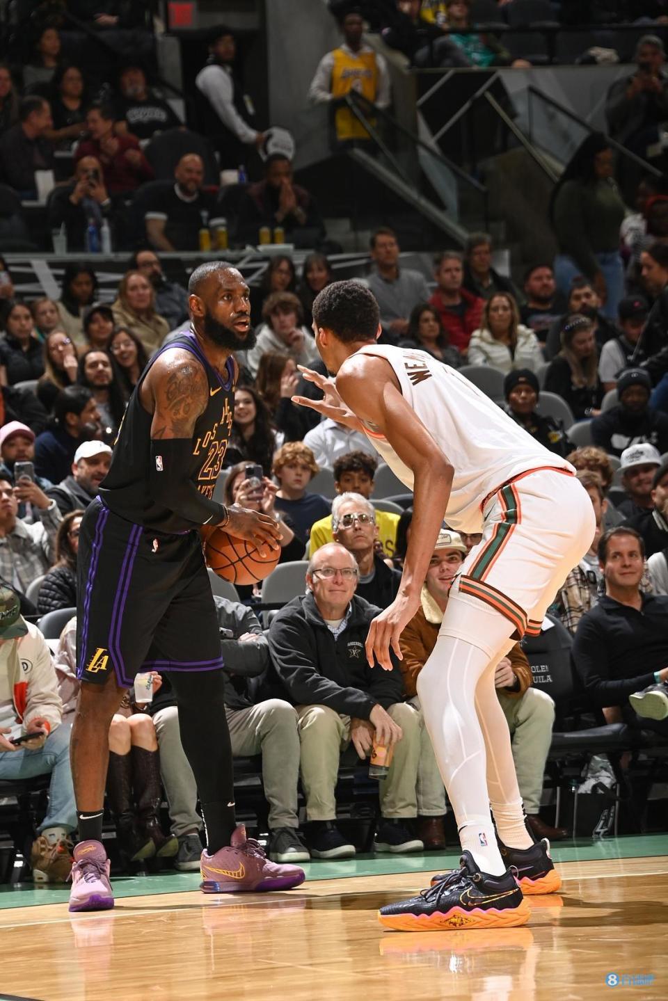 詹姆斯:文班19岁就有如此表现 想象下他21/22岁会是什么样子?